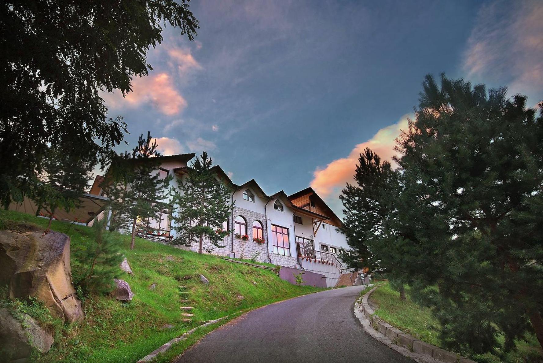 Pensiunea Poiana Verde Slănic-Moldova Esterno foto